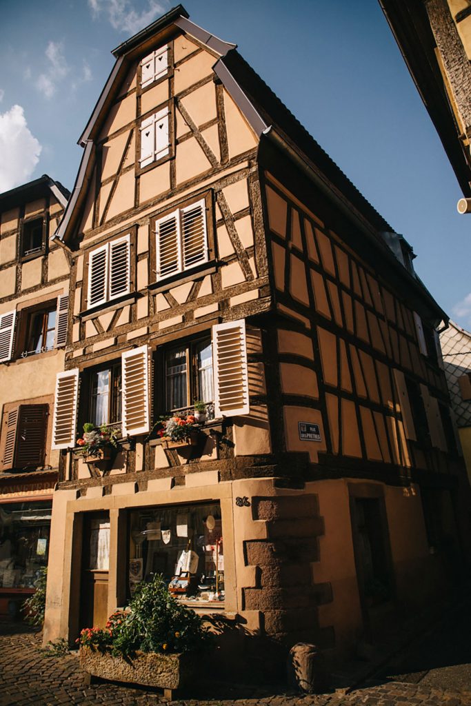 Les maisons à colombages dans le village de Ribeauvillé en Alsace. crédit photo : Clara Ferrand - blog WIldroad