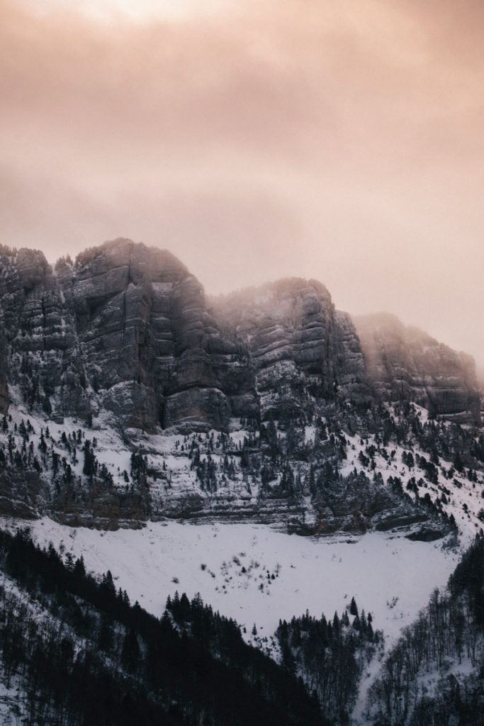 La brume sur le sommet du granier dans la Chartreuse. crédit photo : Clara Ferrand - blog Wildroad