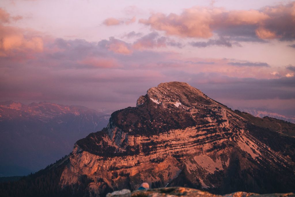 Coucher de soleil sur Chamechaude. crédit photo : Clara Ferrand -blog Wildroad