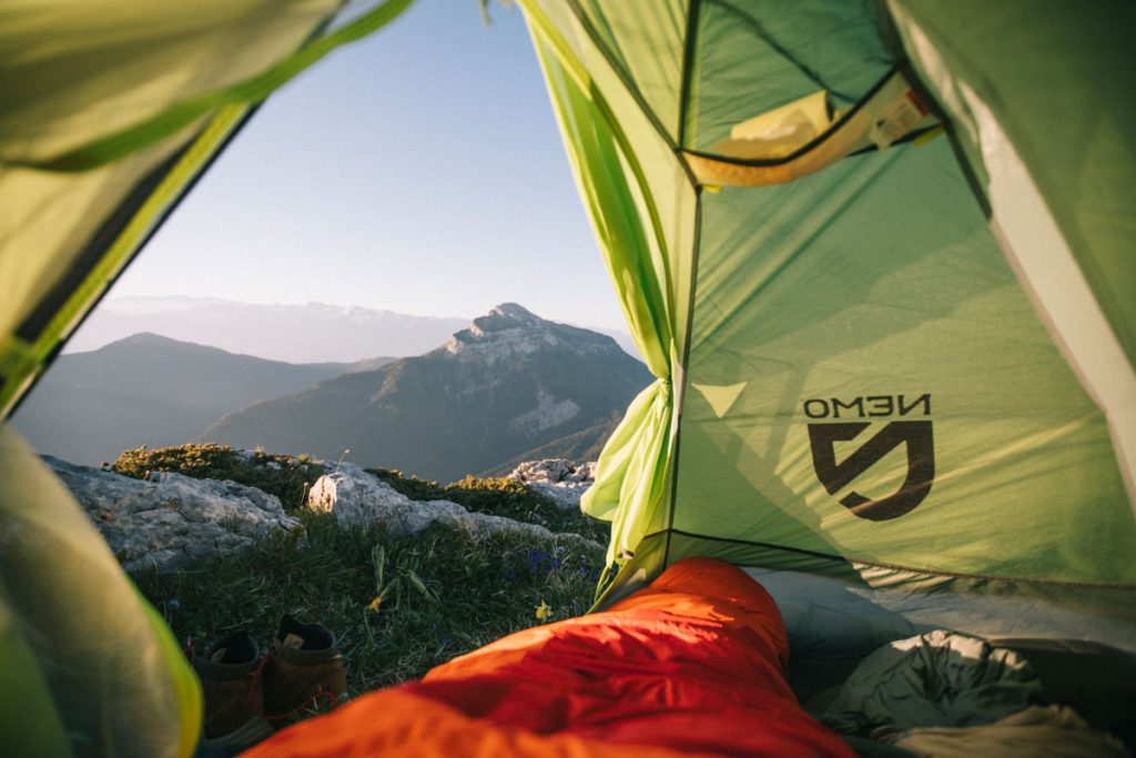 Bivouac au sommet du Charmant som en été. crédit photo : Clara Ferrand -blog Wildroad