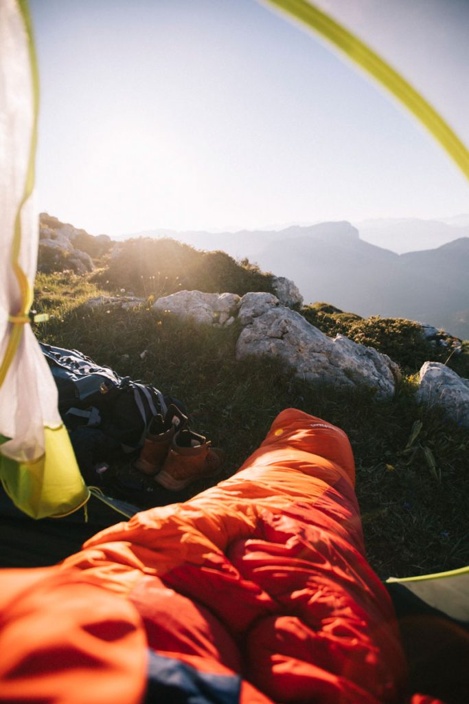 Le matériel pour faire un bivouac dans le massif de la Chartreuse autour de Grenoble. crédit photo : Clara Ferrand - blog Wildroad