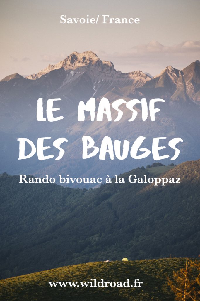 Découvrez le massif des Bauges lors d'un magnifique bivouac au sommet de la Pointe de la Galoppaz. AU sommet vous trouverez une vue à 360 sur les massif alpins de la Savoie et de la Haute-Savoie. crédit photo : Clara Ferrand - blog Wildroad