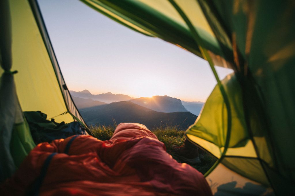 Bivouac au sommet de la pointe de la Galoppaz en Savoie. crédit photo : Clara Ferrand - blog gWildroad