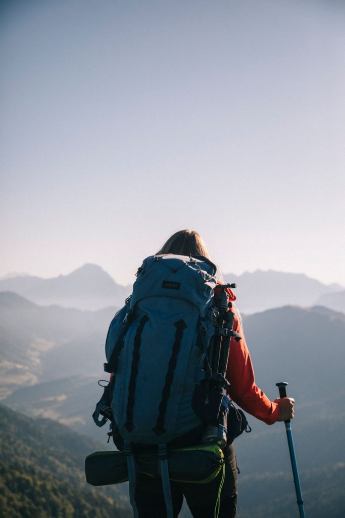 Quel équipement choisir pour un bivouac dans un massif savoyard en France. crédit photo : Clara Ferrand - blog Wildroad