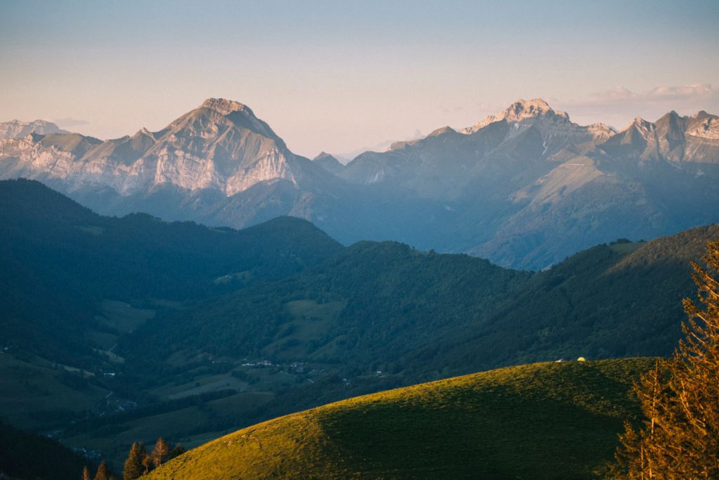 Randonnée dans le parc naturel des bauges en Savoie et bivouac. crédit photo : Clara Ferrand - blog Wildroad
