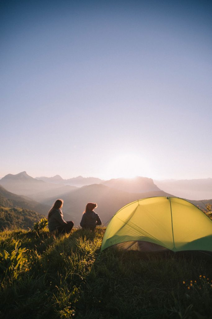 Bivouac au sommet de la Galoppaz en Savoie. crédit photo : Clara Ferrand - blog Wildroad