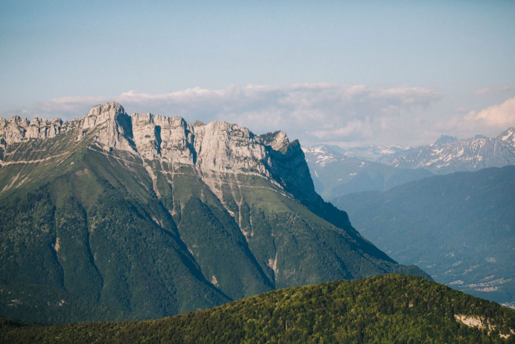 La dent de l'Arclusaz dans le massif des Bauges. crédit photo : Clara Ferrand - blog Wildroad
