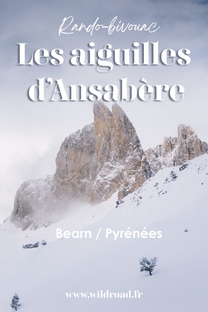 Randonnée en raquette dans les Pyrénées : les cabanes d'Ansabère dans la vallée d'Aspe à côté de Lescun. crédit photo : Clara Ferrand - blog Wildroad #pyrénées #bearn #valléedaspe #aiguillesansabere #ranodnnée #hiking #nouvelleaquitaine
