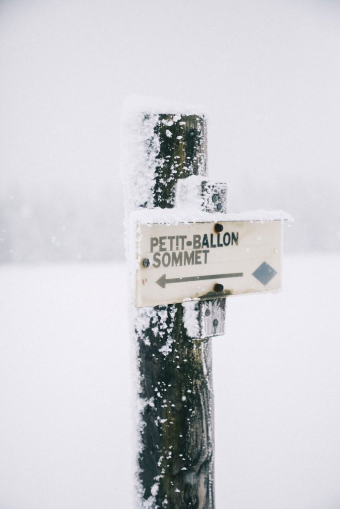 Le balisages du club Vosgiens pour randonnée au Petit Ballon. Crédit photo : Clara Ferrand - blog Wildroad
