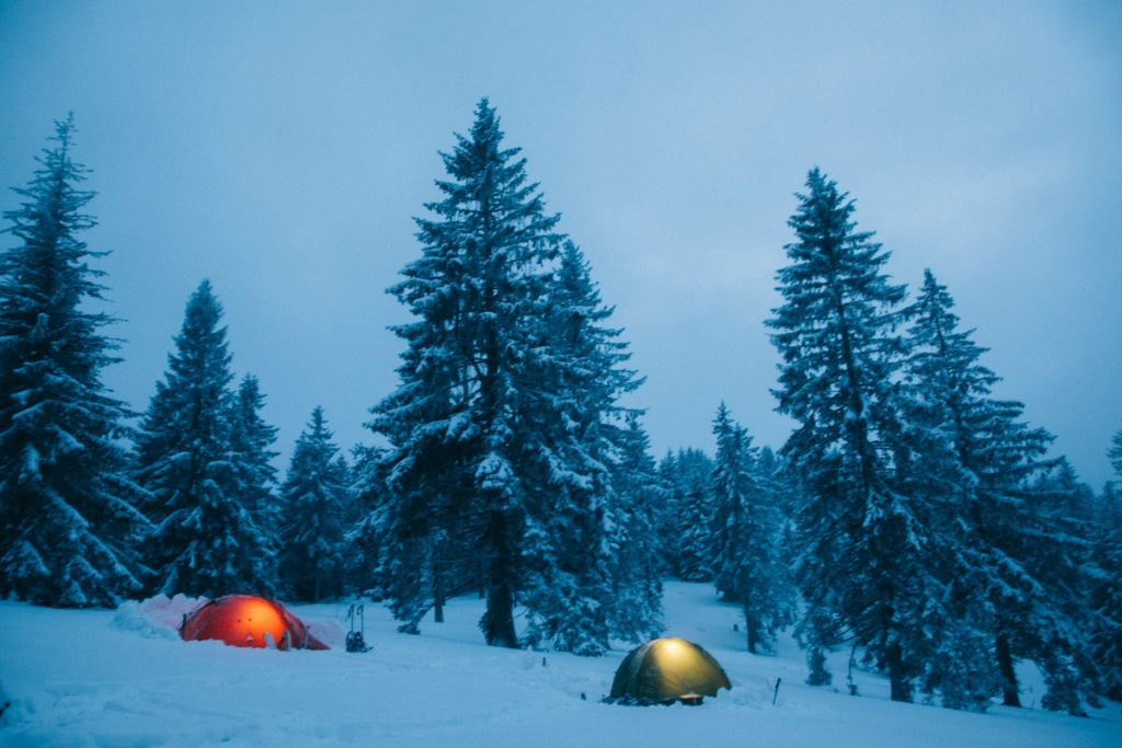 Bivouac dans le massif des Vosges en hiver. crédit photo : Clara Ferrand - blog Wildroad