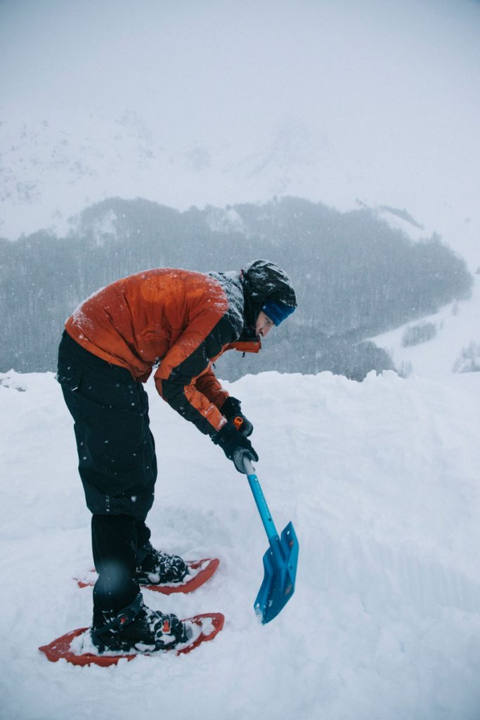 Campement hivernales : quelles sont les étapes pour s'installer dans la neige . crédit photo : Clara Ferrand - blog Wildroad