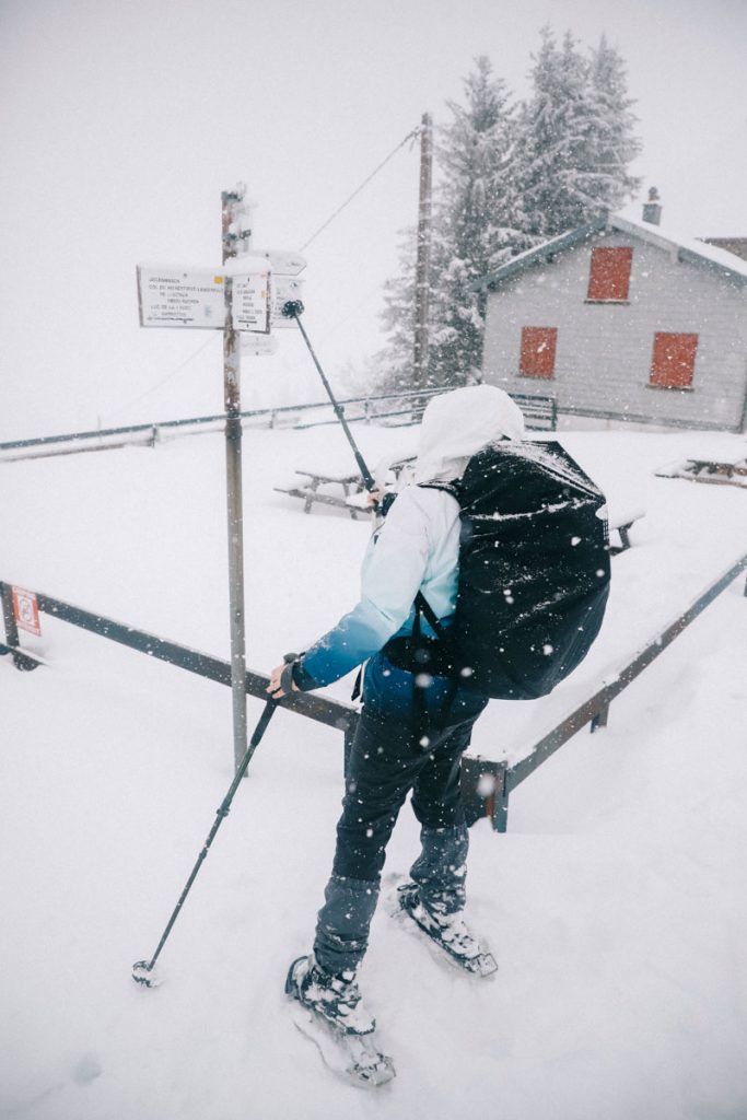 Le balisages pour les randonnées hivernales dans le massif des Vosges. crédit photo : Clara Ferrand - blog Wildroad