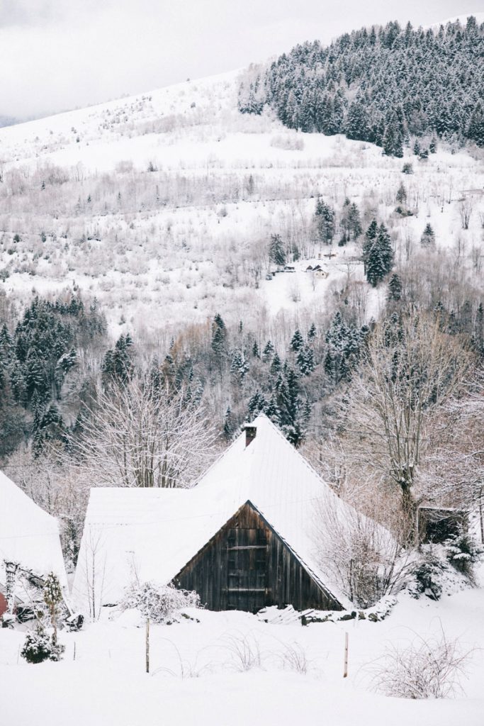 Le hameau de Hilsen au coeurs du massif des Vosges en hiver en Alsace. crédit photo : Clara Ferrand - blog Wildroad
