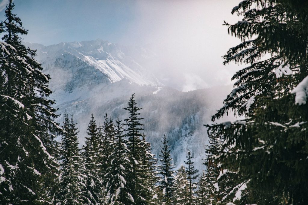 Le massif des Belledonnes depuis la station du Collet d'Allevard. crédit photo : Clara Ferrand - blog Wildroad