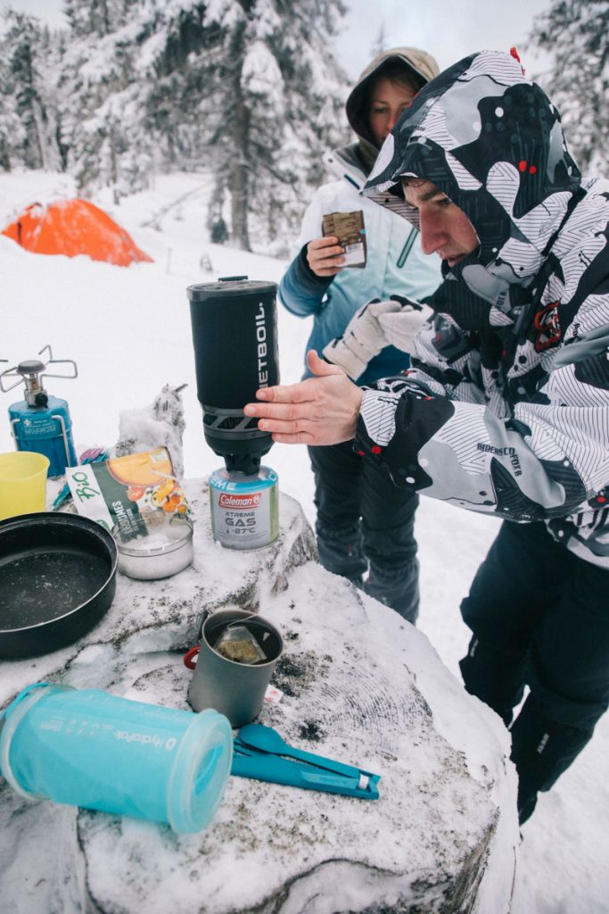 Petit déjeuner au lendemain du bivouac dans le massif des Vosges. crédit photo : Clara Ferrand - blog Wildroad