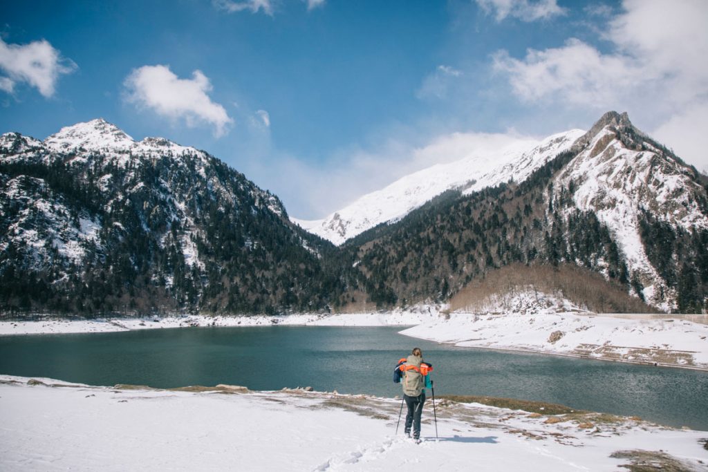 Le barrage de Bious Artigues en hiver. crédit photo : Clara Ferrand - blog Wildroad