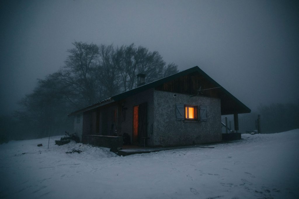 Passer une nuit dans une cabanes pastorale dans les Pyrénées. crédit photo : Clara Ferrand - blog WIldroad