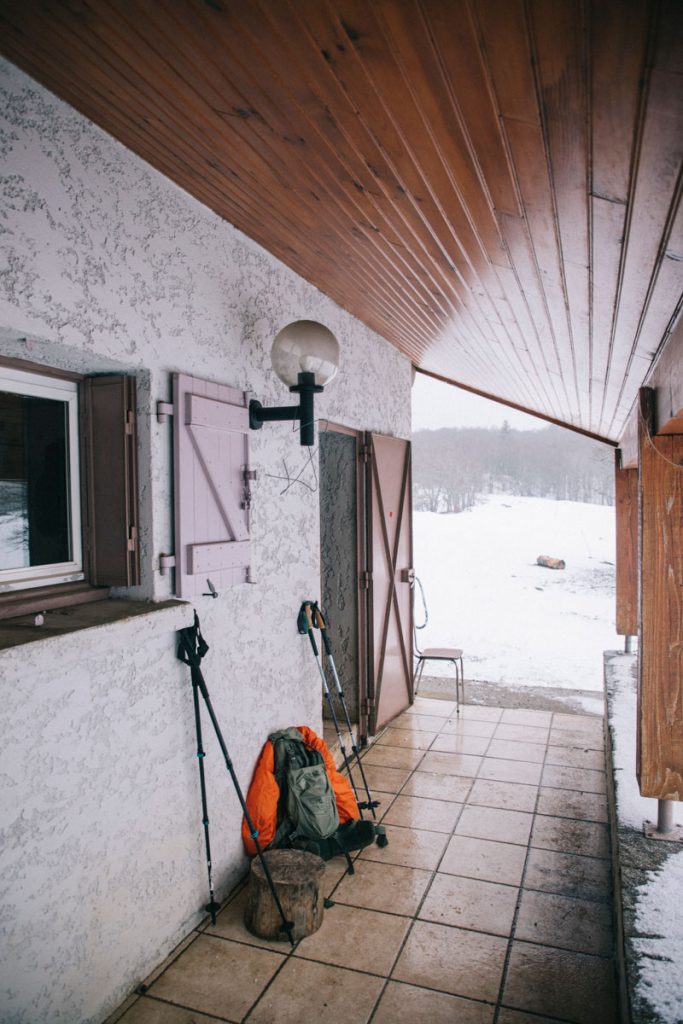 Sortie en randonnée raquette sur un week-end avec nuit en cabane en Ariège. crédit photo : Clara Ferrand - blog Wildroad