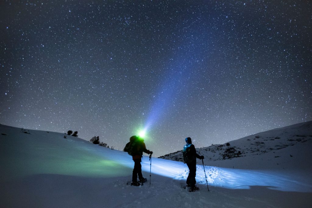 Le ciel étoilée des Pyrénées ariégeois durant une randonnée nocturne. crédit photo : Clara Ferrand - blog Wildroad