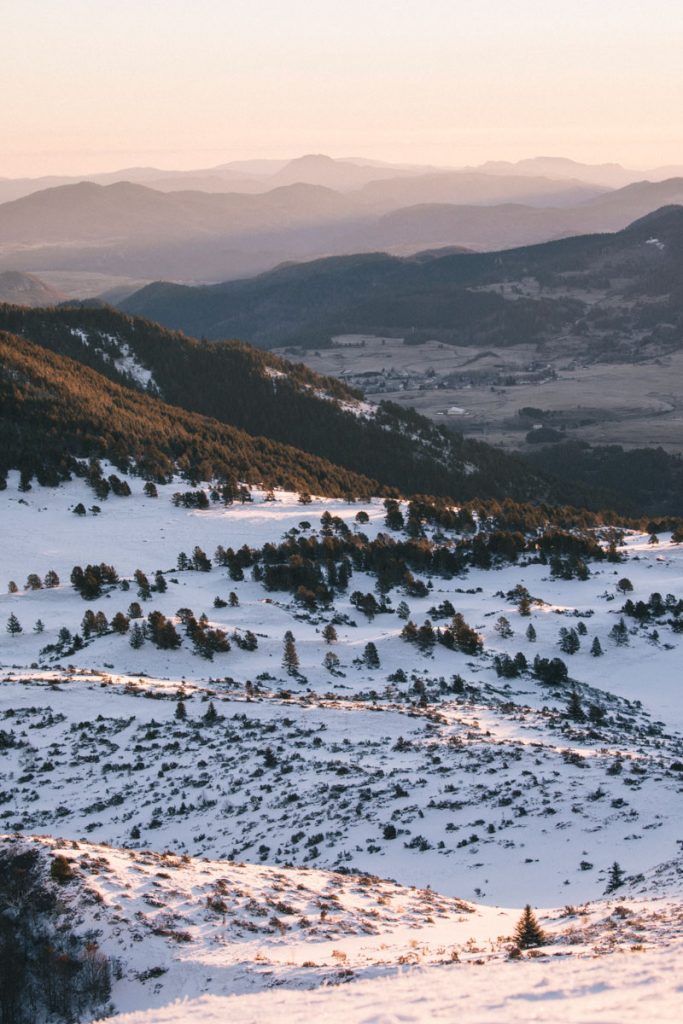 Point de vue depuis le roc du Scaramus lors d'une randonnée hivernale en Ariège. crédit photo : Clara Ferrand -blog Wildroad