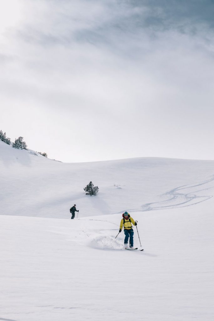 Sortie en ski de rando en Ariège avec un guide de montagne. crédit photo : Clara Ferrand - blog WIldroad