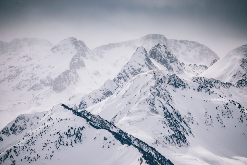 La dent d'Orlu et la réserve depuis le pic du Tarbésou en  hiver. Crédit photo : Clara Ferrand - blog WIldroad