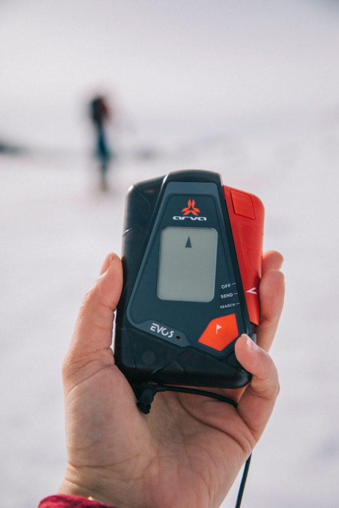 Équipement de sécurité DVA pour pratiquer le ski de rando. crédit photo : Clara Ferrand - blog Wildroad