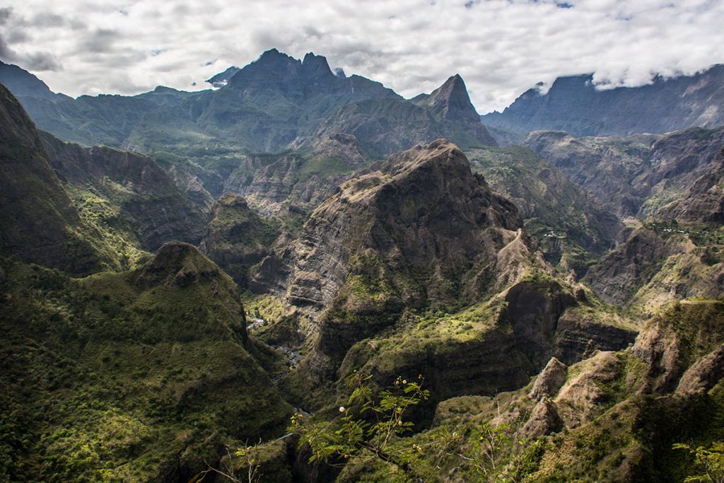 Le sentier de grande randonnée du GR R2 la traversée de l'île de la Réunion. crédit photo : Voyages Infinis