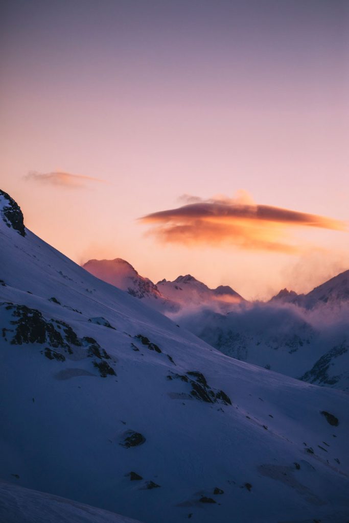 Les sommets des Pyrénées enneigées. crédit photo : Clara Ferrand - blog Wildroad