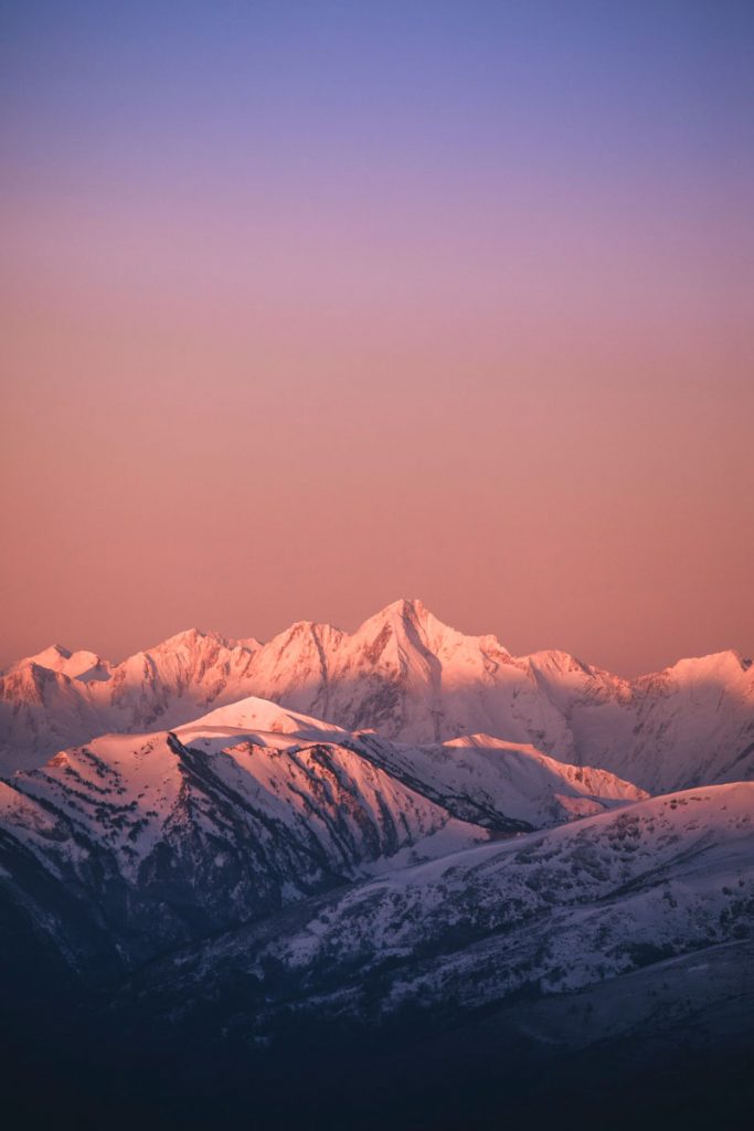 Le mont Valier et la chaine des Pyrénées depuis le roc du Scaramus. crédit photo : Clara Ferrand - blog Wildroad