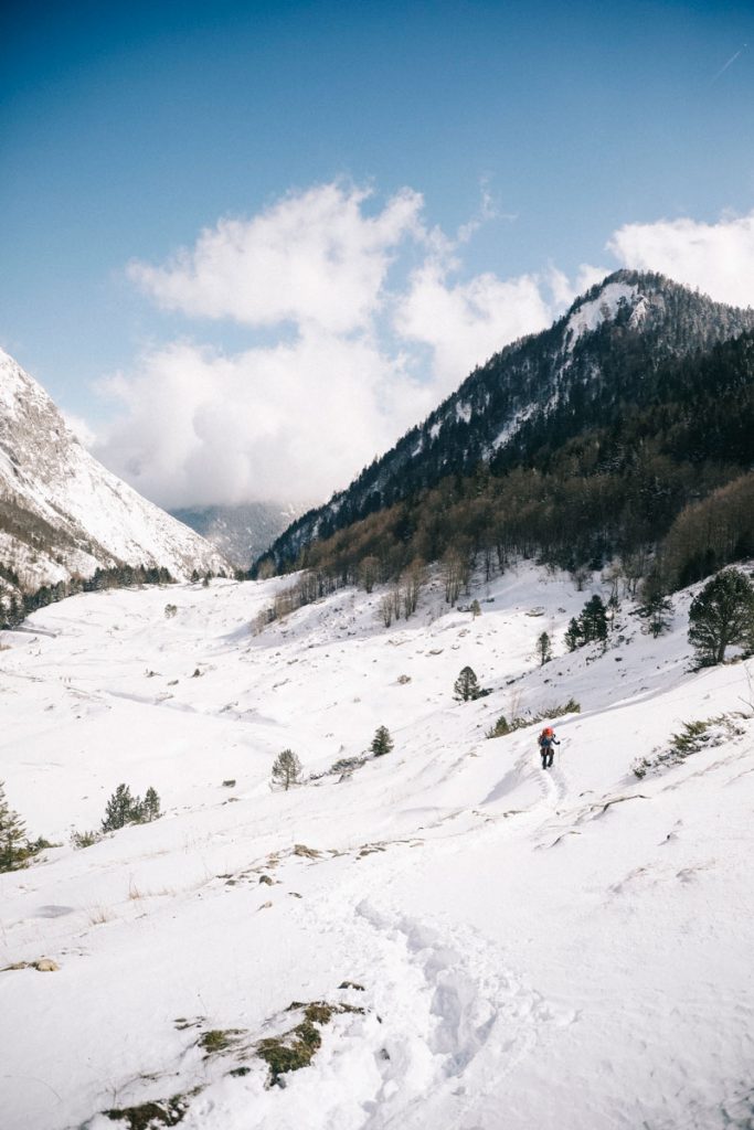 La randonnée du barrage de Bious Artigue en hiver. crédit photo : Clara Ferrand - Blog Wildroad