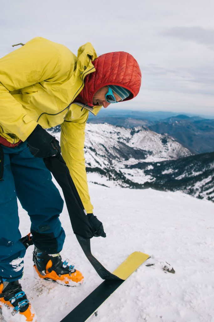 Les peaux de phoques pour pratiquer le ski de rando en Ariège. crédit photo : Clara Ferrand - blog Wildroad
