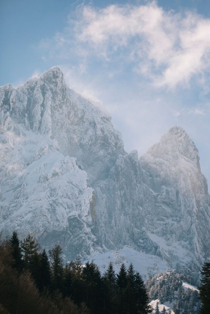 Le pic du midi d'Ossau en hiver. crédit photo : Clara Ferrand - blog Wildroad