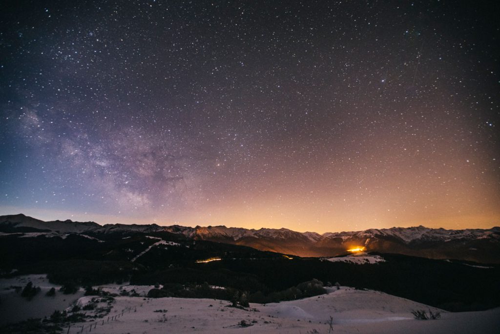 La Voie lactée en hiver dans les Pyrénées ariégeoise. crédit photo : Clara Ferrand - blog Wildroad