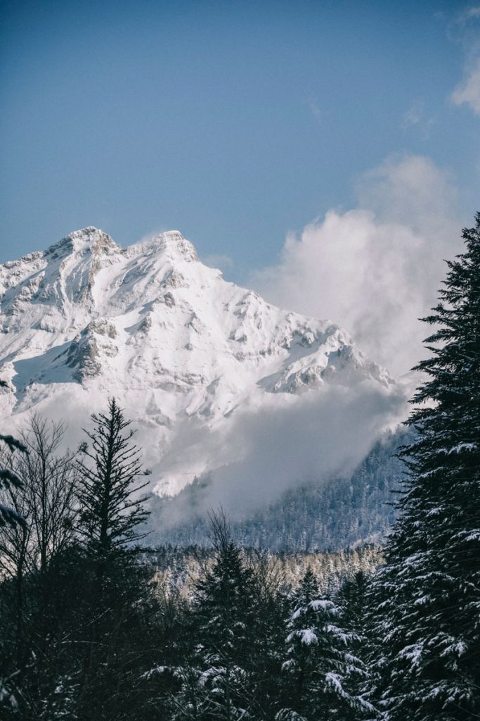 Départ de la randonnée des lacs d'Ayous dans la vallée d'Ossau en hiver. crédit photo. : Clara Ferrand - blog Wildroad