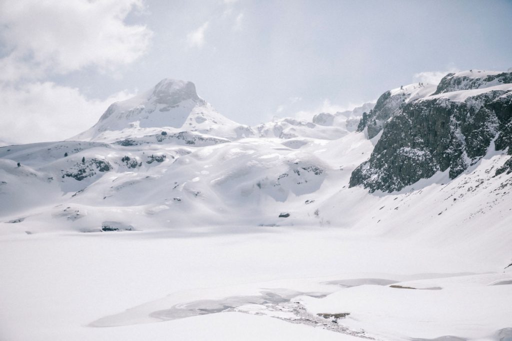 Le lac de Miey, deuxième lac d'Ayous de la randonnée. crédit photo : Clara Ferrand -blog Wildroad