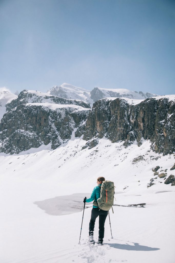 La randonnée raquettes des lacs d'Ayous en hiver. crédit photo : Clara Ferrand - blog Wildroad