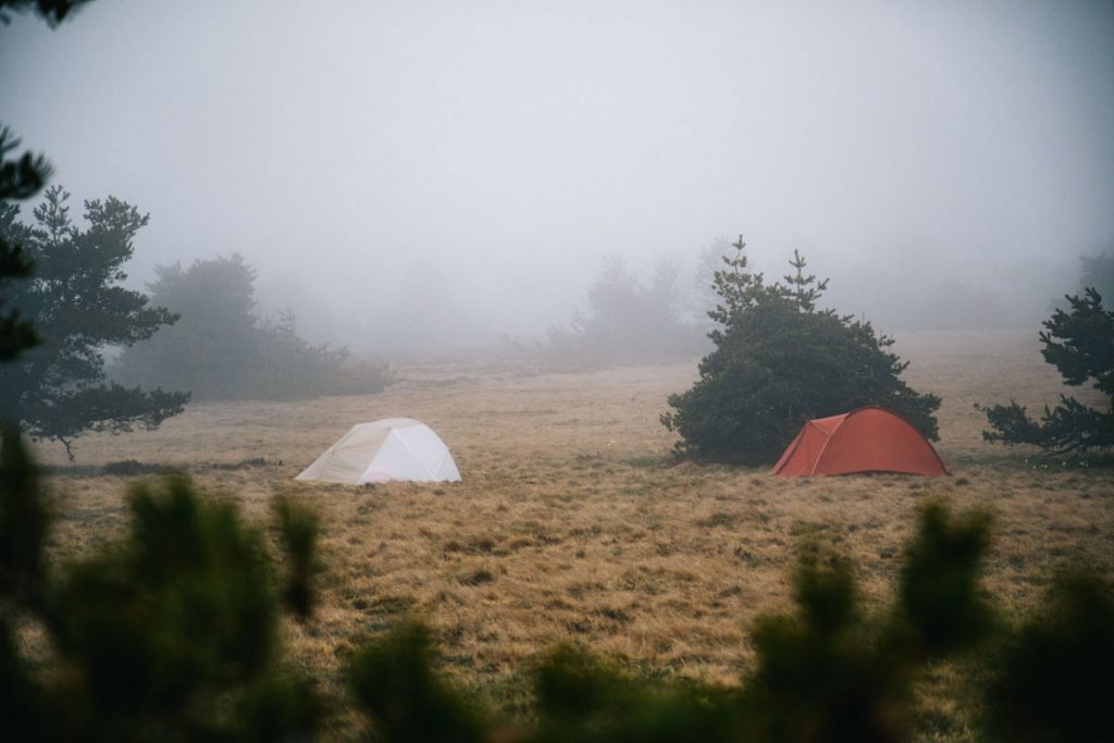 Bivouac dans les monts du Forez sur le GR3. crédit photo : Clara Ferrand - blog Wildroad