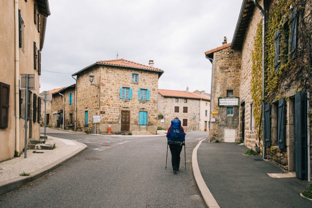 Le village de Chazelle sur Lavieu dans les monts du Forez. crédit photo : Clara Ferrand - blog Wildroad