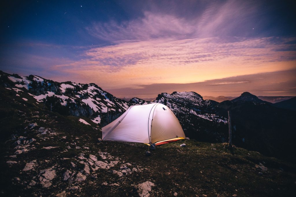 Comment bien choisir sa tente de bivouac pour randonner. crédit photo : Clara Ferrand - blog Wildroad