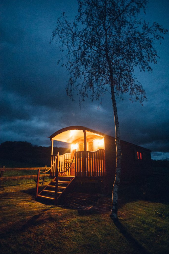 Une nuit en amoureux dans une roulotte dans le Forez. crédit photo : Clara Ferrand - blog Wildroad