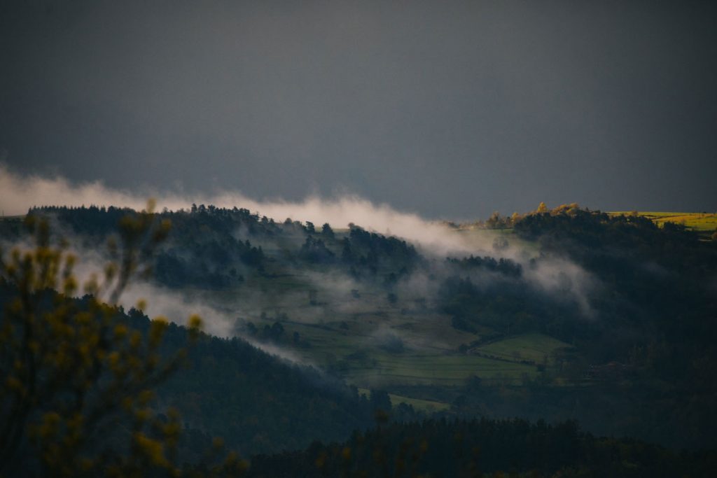 Lever de soleil sur le Loire depuis les orgues Basaltiques de Palogneux. crédit photo : Clara Ferrand - blog Wildroad