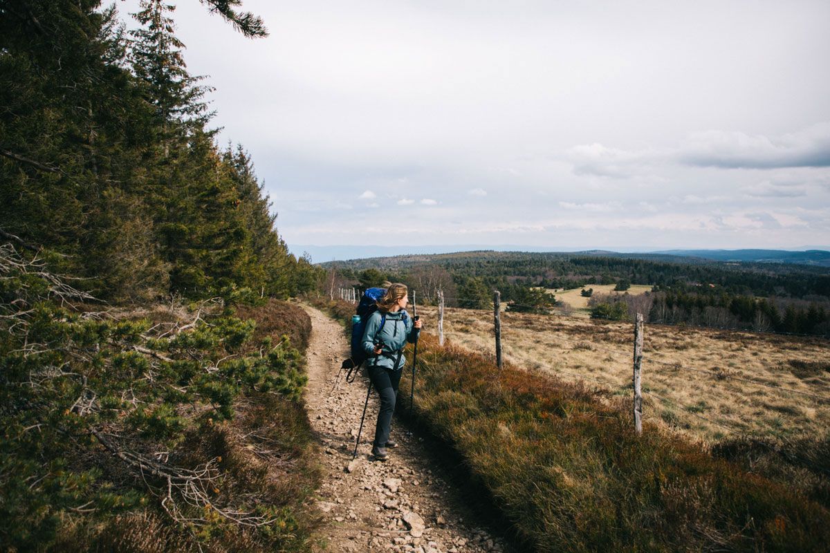 Randonnée sur le GR3 dans la Loire sur les Monts du Forez. crédit photo : Clara Ferrand