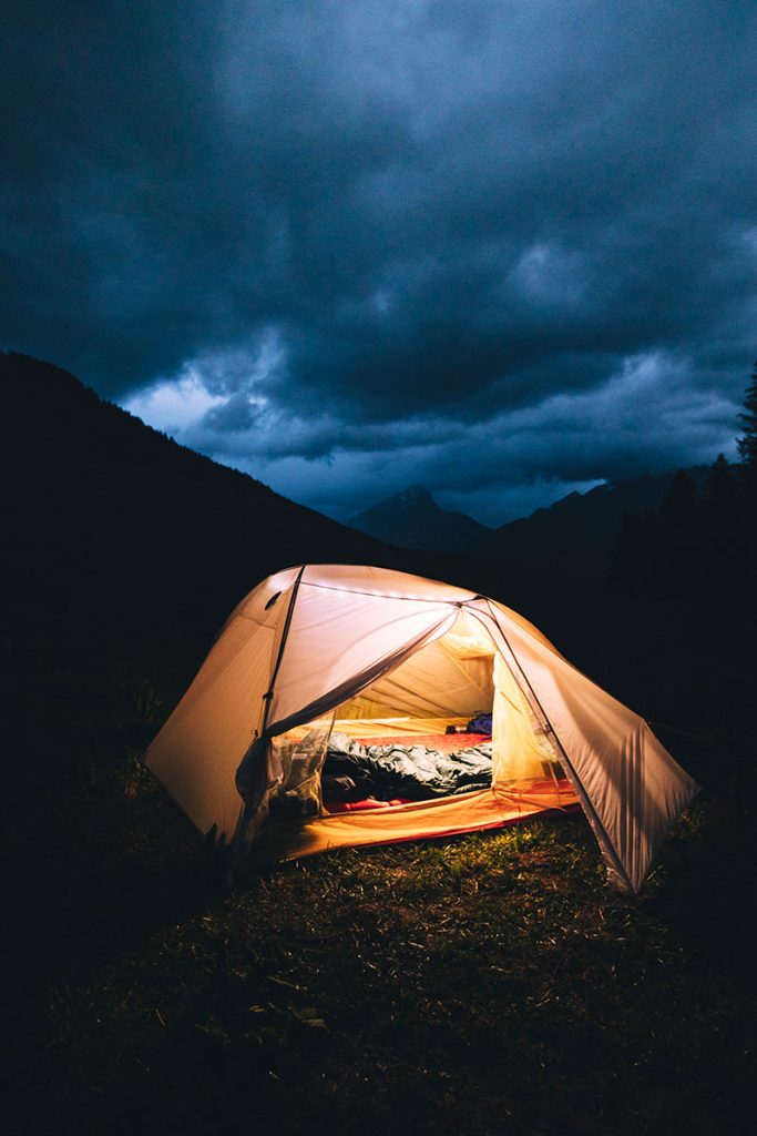 La tente big agnes tiger wall, parfaite pour un bivouac en montagne. crédit photo : clara Ferrand - blog WIldroad