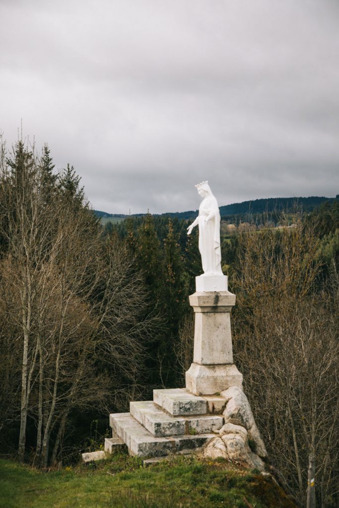 Le vierge blanche de Chalmazelle. crédit photo : clara Ferrand - blog Wildroad