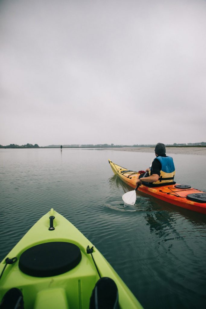 Sortie en kayak dans la baie de l'Orne. crédit photo : Clara Ferrand - blog Wildroad