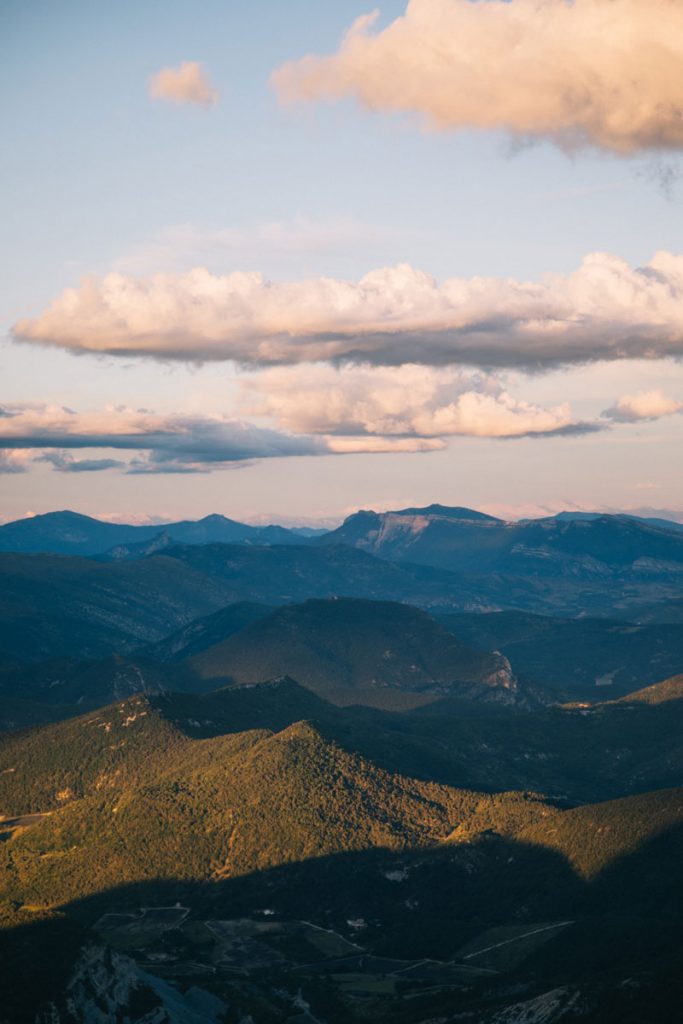 Coucher de soleil depuis La Croix de la montagne de la Lance. crédit photo : Clara Ferrand - blog Wildroad