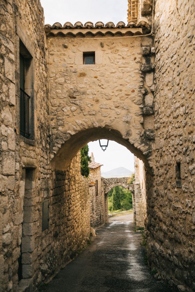 Visiter la garde Adhémar, l'un des plus beau village perché de la Drôme Provençale. crédit photo : Clara Ferrand - blog WIldroad