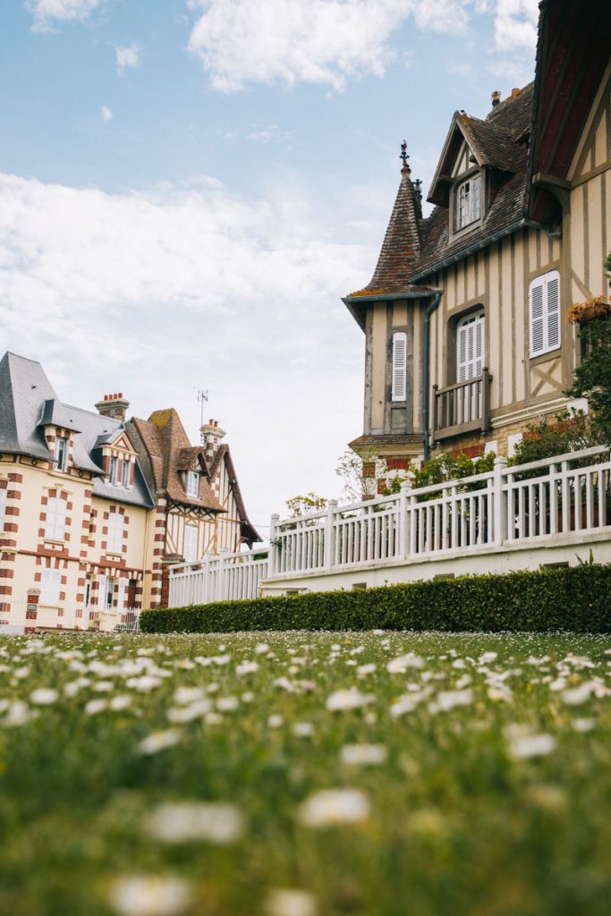 Visiter le centre-ville de Cabourg et ses villas. crédit photo : Clara Ferrand - blog Wildroad