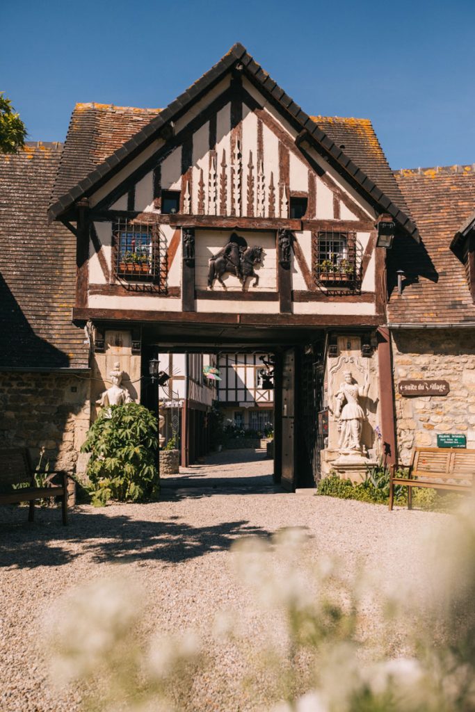 Visiter Dives-sur-mer et le village d'art de Guillaume le Conquérant. credit photo : Clara Ferrand - blog WIldroad